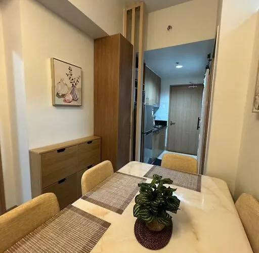 Apartment 2br Unit In Smdc Shore 3 With Pool Access