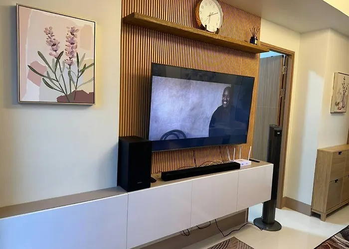 Apartment 2br Unit In Smdc Shore 3 With Pool Access